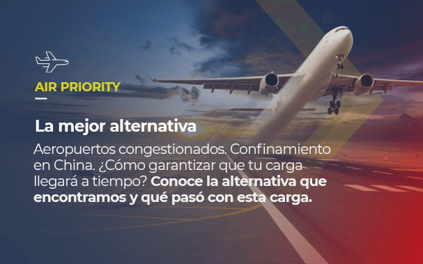 Sobre la foto de un avión carguero volando con mucha velocidad, está escrito: Air Priority, la mejor alternativa de transporte urgente. Aeropuertos congestionados. Confinamiento en China. ¿Cómo garantizar que tu carga llegará a tiempo? Conoce la alternativa que encontramos y qué pasó con esta carga.