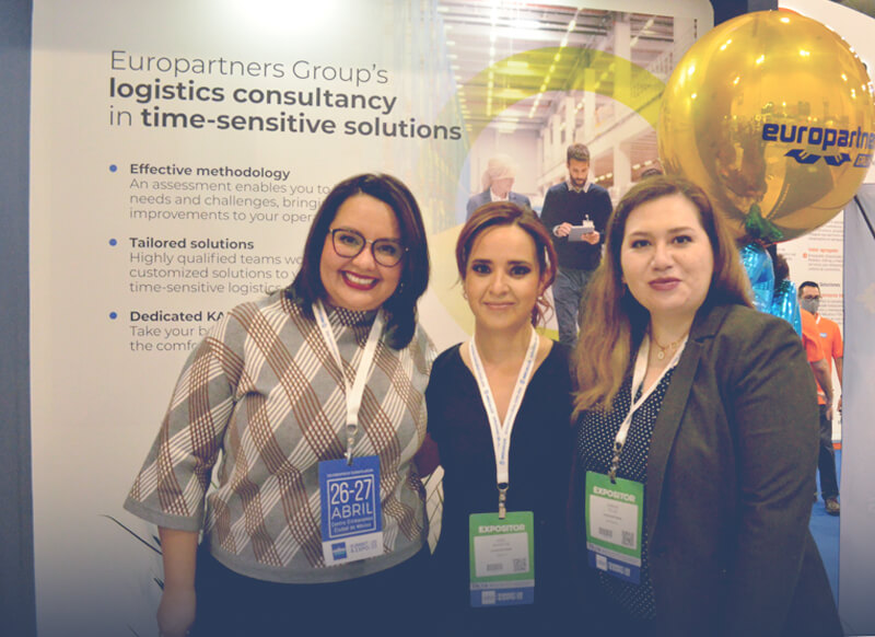 Talentosas profesionales de Europartners participando de un gran evento de logística. Talented Europartners professionals shining bright in a major logistics event.